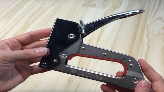 how do you load an arrow staple gun