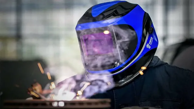 how does a solar powered welding helmet work