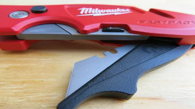 how to change blade in milwaukee utility knife