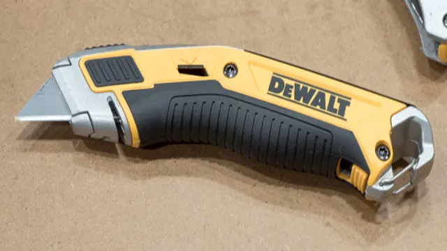 how to change blade on utility knife model dwht10319