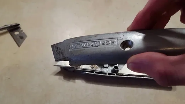 how to change the blade on a sheffield utility knife