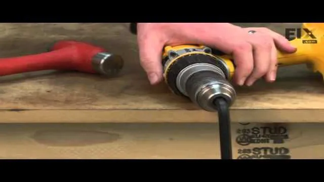 how to insert drill bit into dewalt hammer drill