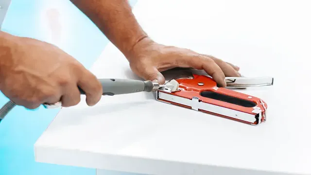 how to insert staples in a staple gun