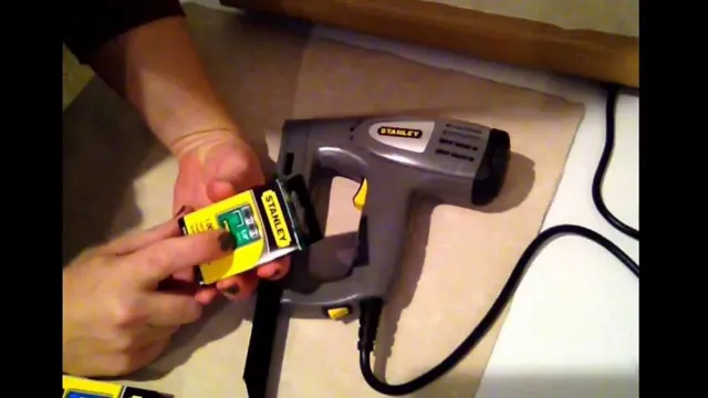 how to load a black and decker staple gun