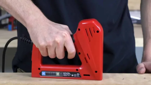 how to load an arrow t50x staple gun