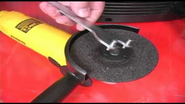 how to remove dewalt angle grinder blade