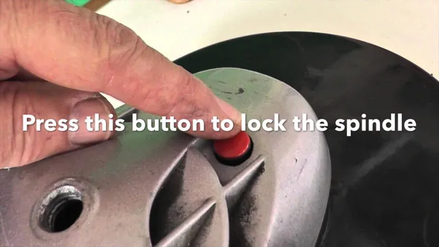 how to remove stuck disc from angle grinder