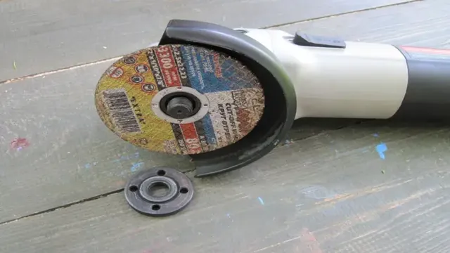 how to take off angle grinder disc