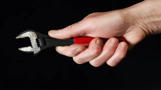 how to use a adjustable wrench